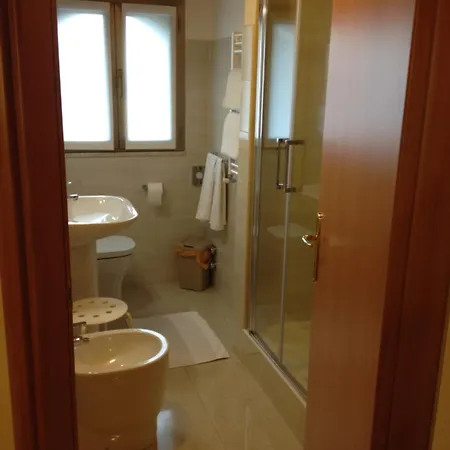 Hotel GF Cesano Boscone Zimmer foto