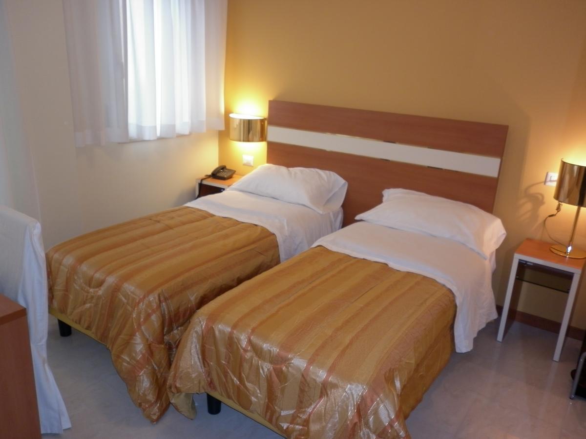 Hotel Gf 2*