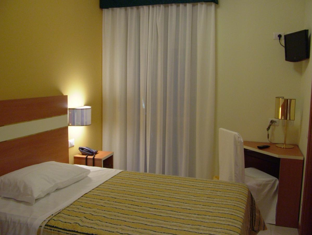 Hotel Gf 2*
